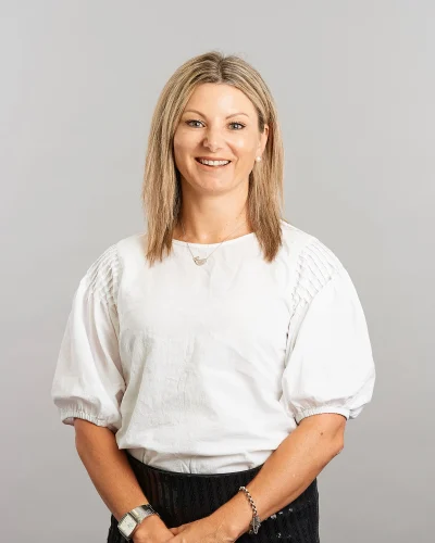 Jennifer-Rowlands-1200